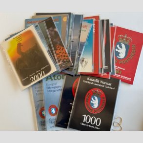 FRIMRKER GRNLAND | Lot med rsmapper 1982-2000 komplet + 4 x temamapper - Postfrisk
