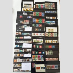 FRIM�RKER TYSKLAND | BUND+BERLIN - Stort parti p� mange plancher + 3 stk. tykke lagerb�ger. Meget postfrisk.   