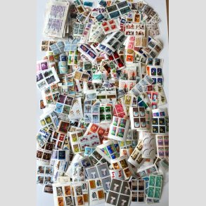 FRIM�RKER CANADA | K�mpe parti nyere postfriske m�rker i blokke og enkeltm�rker  