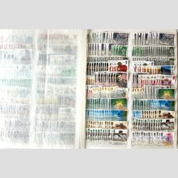 FRIM�RKER ENGLAND | Meget fyldigt lagerparti i to indstiksb�ger ( i alt 32 proppede sider ) - Se fotoudsnit.  