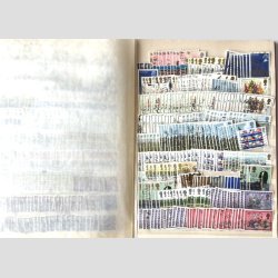FRIM�RKER ENGLAND | Meget fyldigt lagerparti i to indstiksb�ger ( i alt 32 proppede sider ) - Se fotoudsnit.  