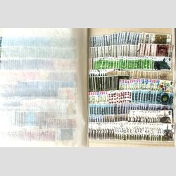 FRIM�RKER ENGLAND | Meget fyldigt lagerparti i to indstiksb�ger ( i alt 32 proppede sider ) - Se fotoudsnit.  