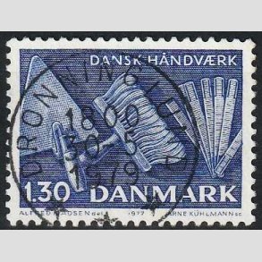 FRIM�RKER DANMARK | 1977 - AFA 643 - Dansk h�ndv�rk - 1,30 Kr. bl� - Pragt Stemplet Dronninglund