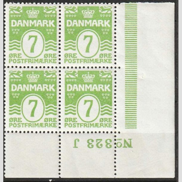 FRIM�RKER DANMARK | 1926 - AFA 167 - 7 �re lysgr�n b�lgelinie i 4-blok med marginal 323 J - Postfrisk