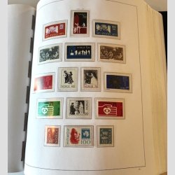 FRIM�RKER NORGE: Fin samling i Stender Album til �r 2005 med en del postfrisk i den nyere del.