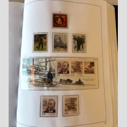 FRIM�RKER NORGE: Fin samling i Stender Album til �r 2005 med en del postfrisk i den nyere del.