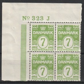 FRIMRKER DANMARK | 1926 - AFA 167 - 7 re lysgrn blgelinie i Fire-blok med vre NV marginal - Postfrisk