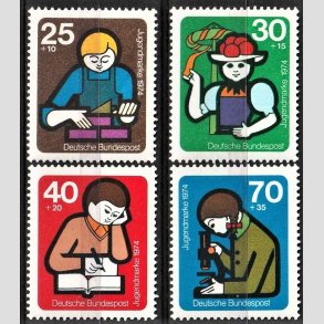 FRIM�RKER VESTTYSKL. BUND: 1974 | AFA 1757-60 | Ungdomsforsorg - 25+10 pf. - 70+35 pf. i s�t - Postfrisk