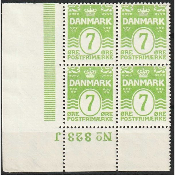 FRIMRKER DANMARK | 1926 - AFA 167 - 7 re lysgrn blgelinie i 4-blok med nedre marginal 323 J - Postfrisk